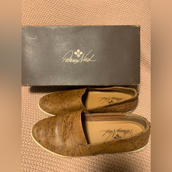 Patricia Nash Lola Slip-On Flats Map Print Sz. 8.5 EUC - Picture 2 of 15